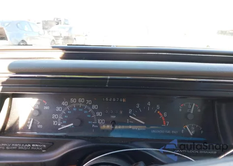 1993 Buick Park Avenue z USA, uszkodzony, nr VIN 1G4CW53L1P1627112